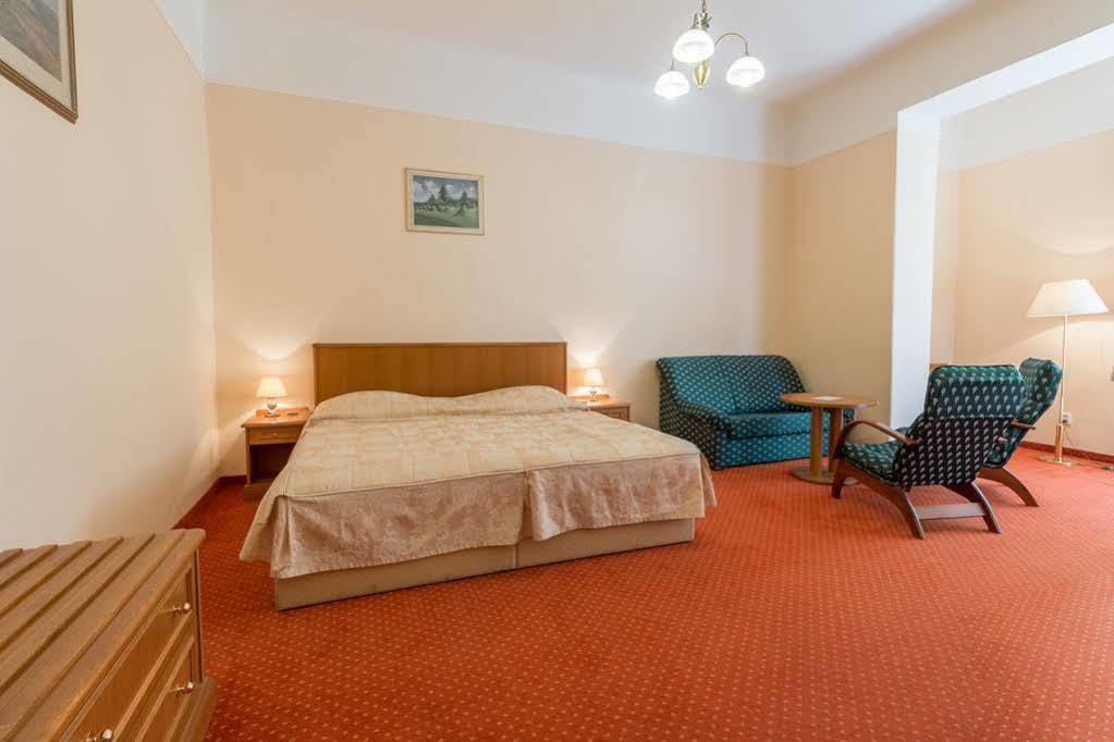 Ensana Svoboda Mariënbad Buitenkant foto